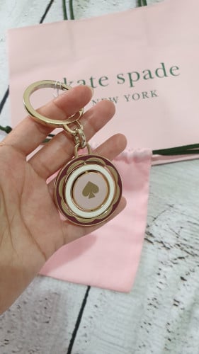 ميدالية ماركة كيت سبيد