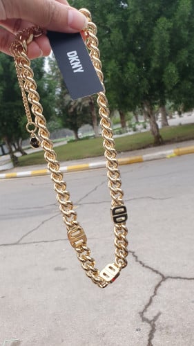 عقد ماركة DKNY