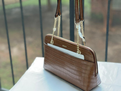 شنطة ماركة DKNY