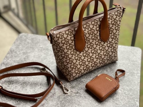 شنطة ماركة DKNY