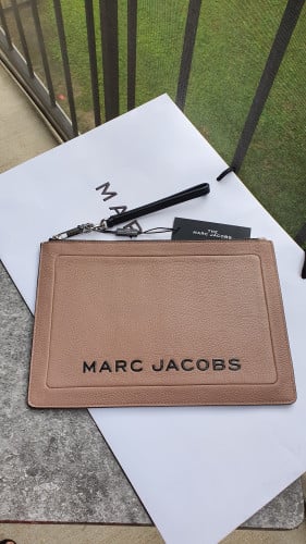 باوتش ماركة مارك جيكوبس