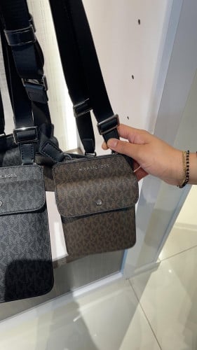 شنطة رجالية ماركة مايكل كورس