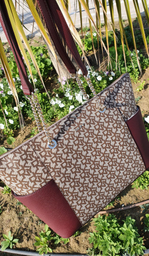 شنطة كبيرة ماركة DKNY