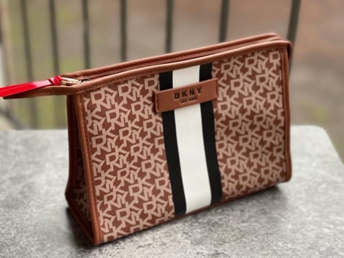 باوتش ماركة DKNY