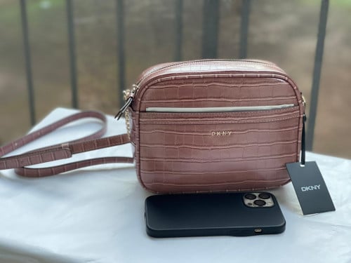 شنطة ماركة DKNY