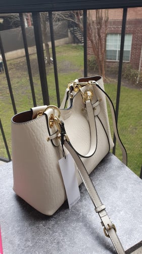 شنطة ماركة كالفن كلاين