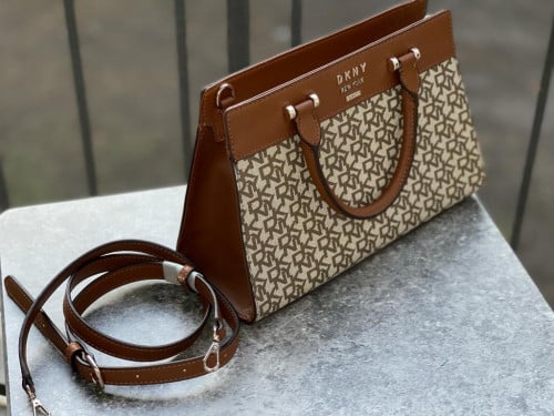 شنطة ماركة DKNY