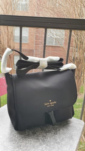 شنطة خفيفة ماركة كيت سبيد