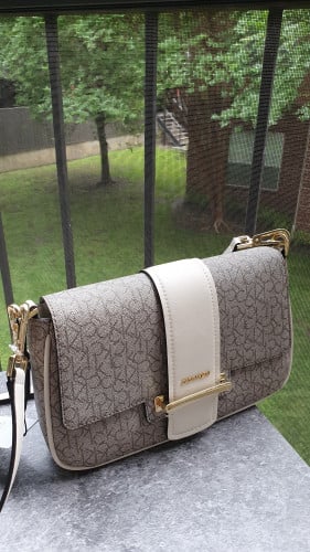 شنطة ماركة كالفن كلاين