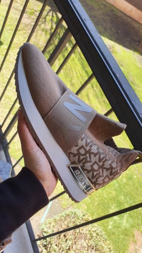 جزمة ماركة  DKNY