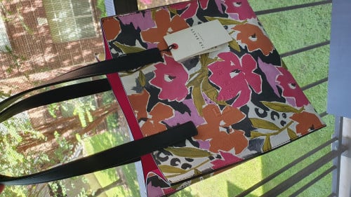 كيس صغير ماركة تيد بيكر