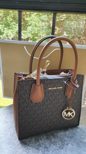 شنطة ماركة مايكل كورس