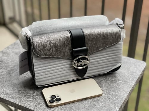 شنطة ماركة كوتش