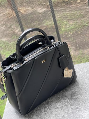 شنطة ماركة DKNY