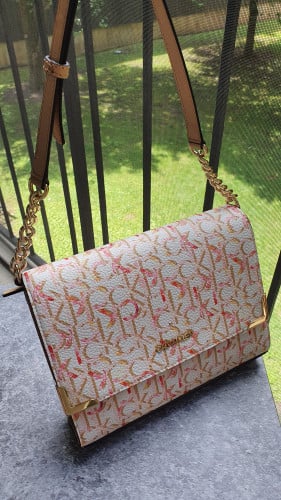 شنطة ماركة كالفن كلاين