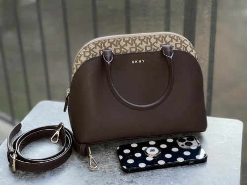 شنطة ماركة DKNY