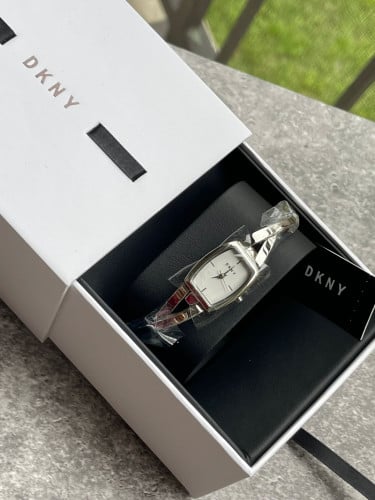 ساعة ماركة DKNY