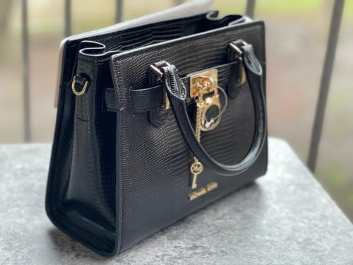 شنطة ماركة مايكل كورس