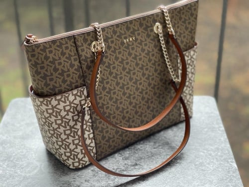 شنطة ماركة DKNY