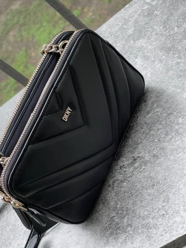 شنطة ماركة DKNY