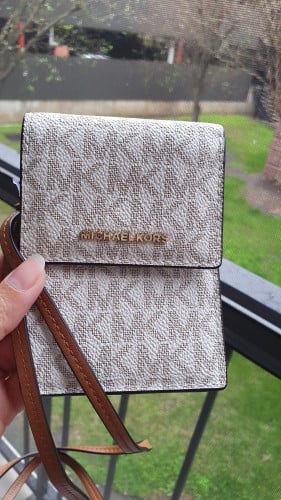 حامل هوية ماركة مايكل كورس