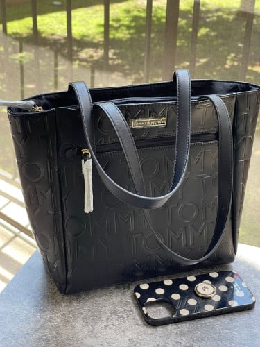 شنطة ماركة تومي هيلفيقر