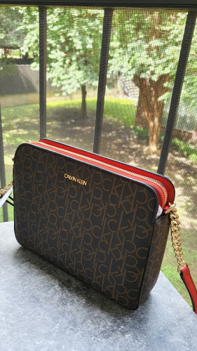 شنطة ماركة كالفن كلاين