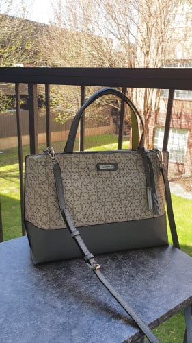 شنطة ماركة كالفن كلاين