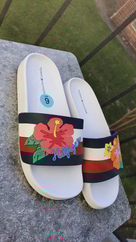 شبشب ماركة تومي هيلفيقر