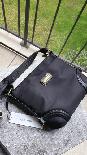 شنطة ماركة كالفن كلاين