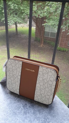 شنطة ماركة كالفن كلاين