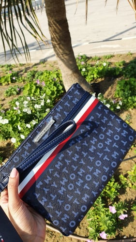 باوتش ماركة تومي هيلفيقر