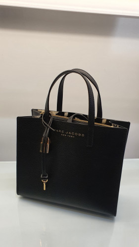 شنطة ماركة مارك جيكوبس