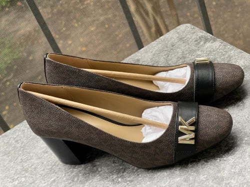 كعب ماركة مايكل كورس