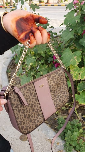 شنطة ماركة DKNY