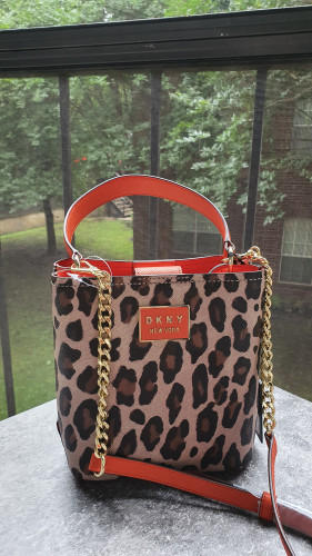 شنطة ماركة DKNY