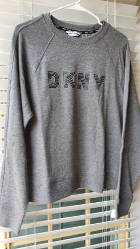 تيشيرت شتوي من DKNY
