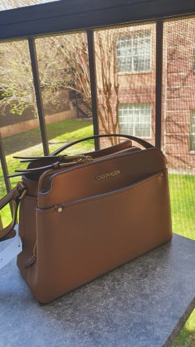 شنطة ماركة كالفن كلاين