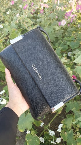 شنطة ماركة كالفن كلاين