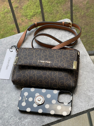 شنطة ماركة كالفن كلاين