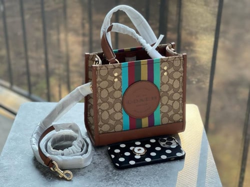 شنطة ماركة كوتش