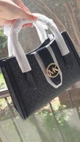 شنطة ماركة مايكل كورس