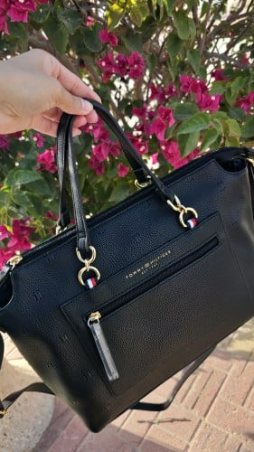 شنطة ماركة تومي هيلفيقر