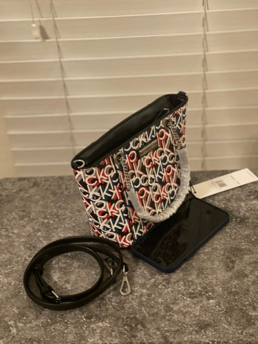 شنطة ماركة كالفن كلاين