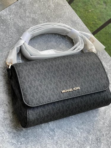 شنطة ماركة مايكل كورس