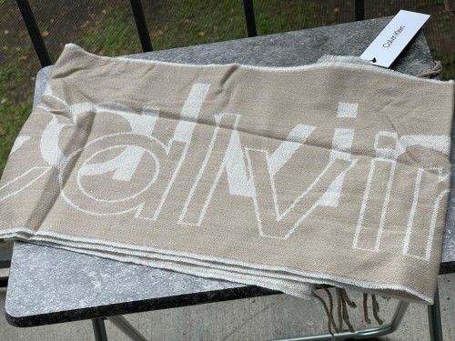 شال ماركة كالفن كلاين