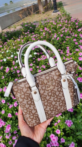 شنطة ميني ماركة DKNY