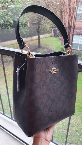 شنطة ماركة كوتش