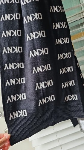 شال ماركة DKNY