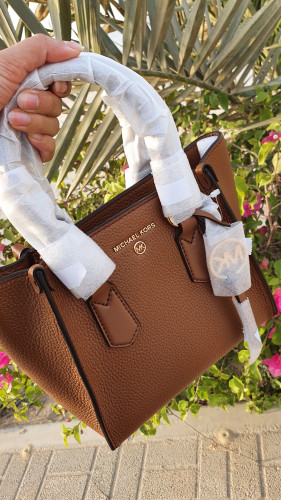 شنطة ماركة مايكل كورس